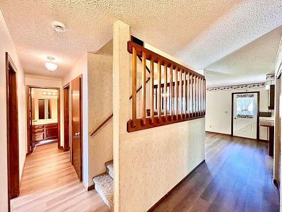 5th image of 1017 S Redbud Dr