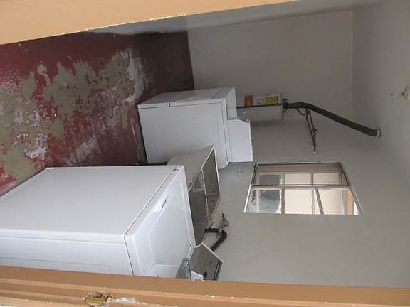 2nd image of 2110 1/2 N Lincoln St