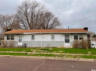 609 N 3rd St, Pekin, IL 61554