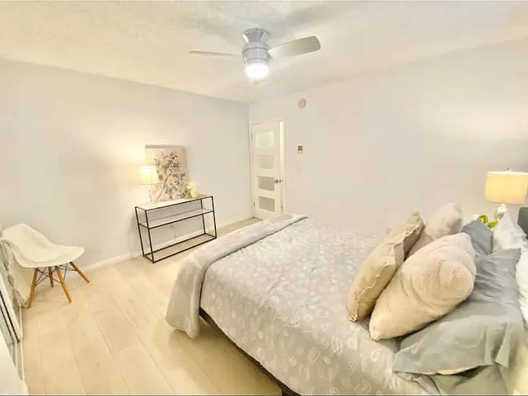 1228 S Saltair Ave #4 — Photo 10