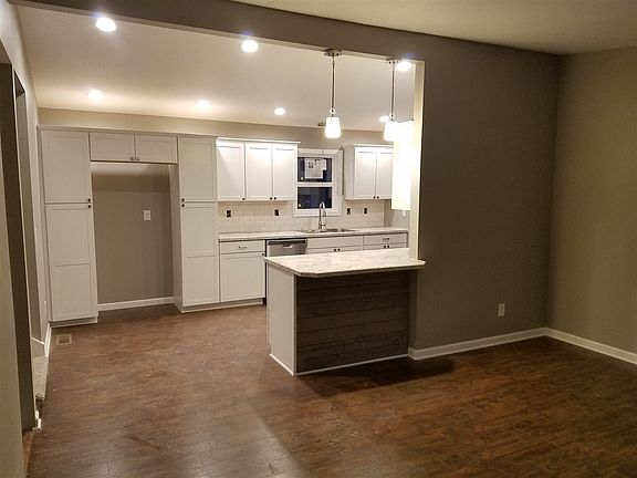 5th image of 1133 Carlson Dr