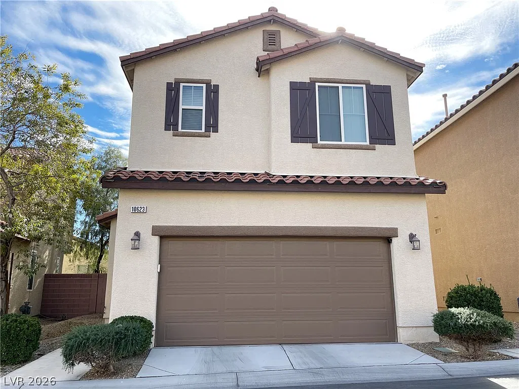 3 bed, 2.5 bath, 1365 sqft, $1,915 — Photo 1