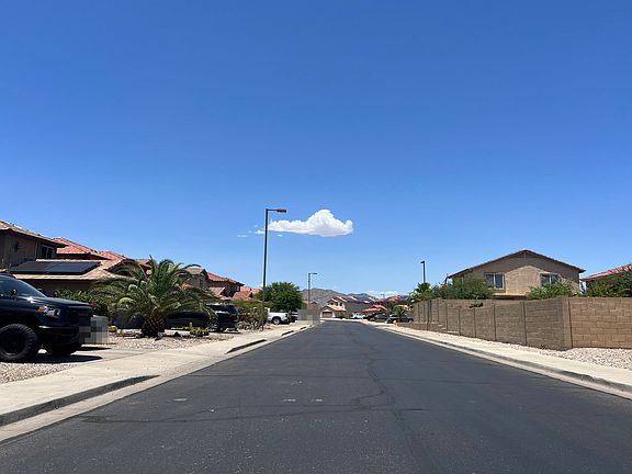 4th image of 822 S 223rd Ln
