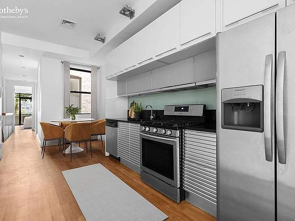 3rd image of 821 Halsey St #1B