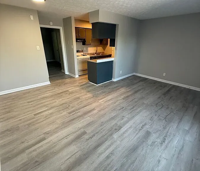 2021 Cambridge Dr #38 — Photo 1