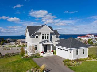 3744 Cliffs Dr, Petoskey, MI 49770