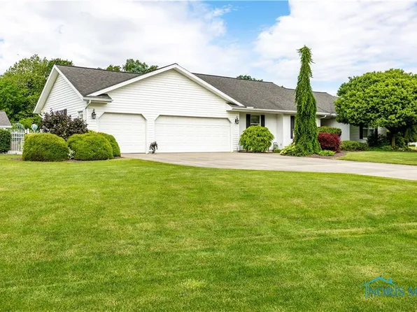 2592 Cherry Ridge Dr, Fremont, OH 43420