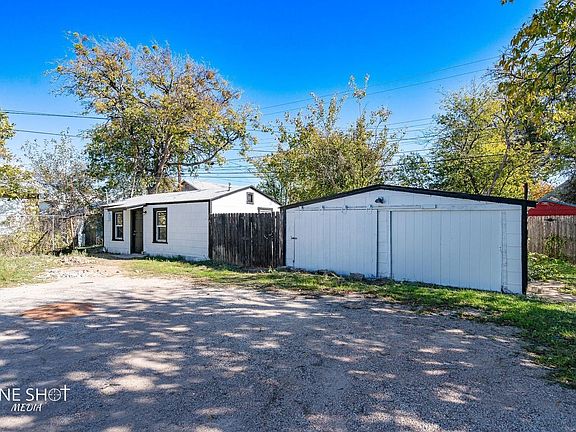 3rd image of 1909 1/2 Highland Ave