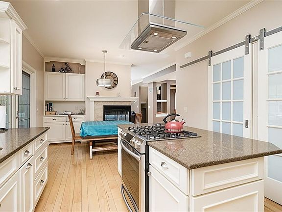 5th image of 2303 Westfield Dr