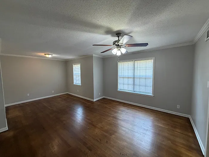 3 bed, 1.5 bath, 1405 sqft, $1,550 — Photo 2