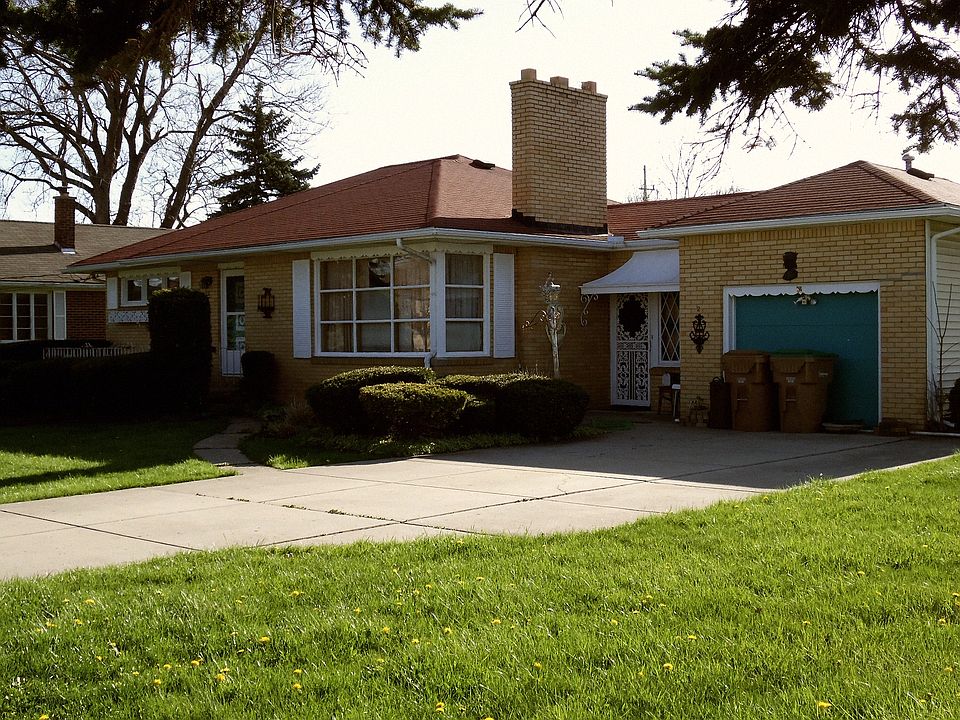 1st image of 62 Raymond Ave