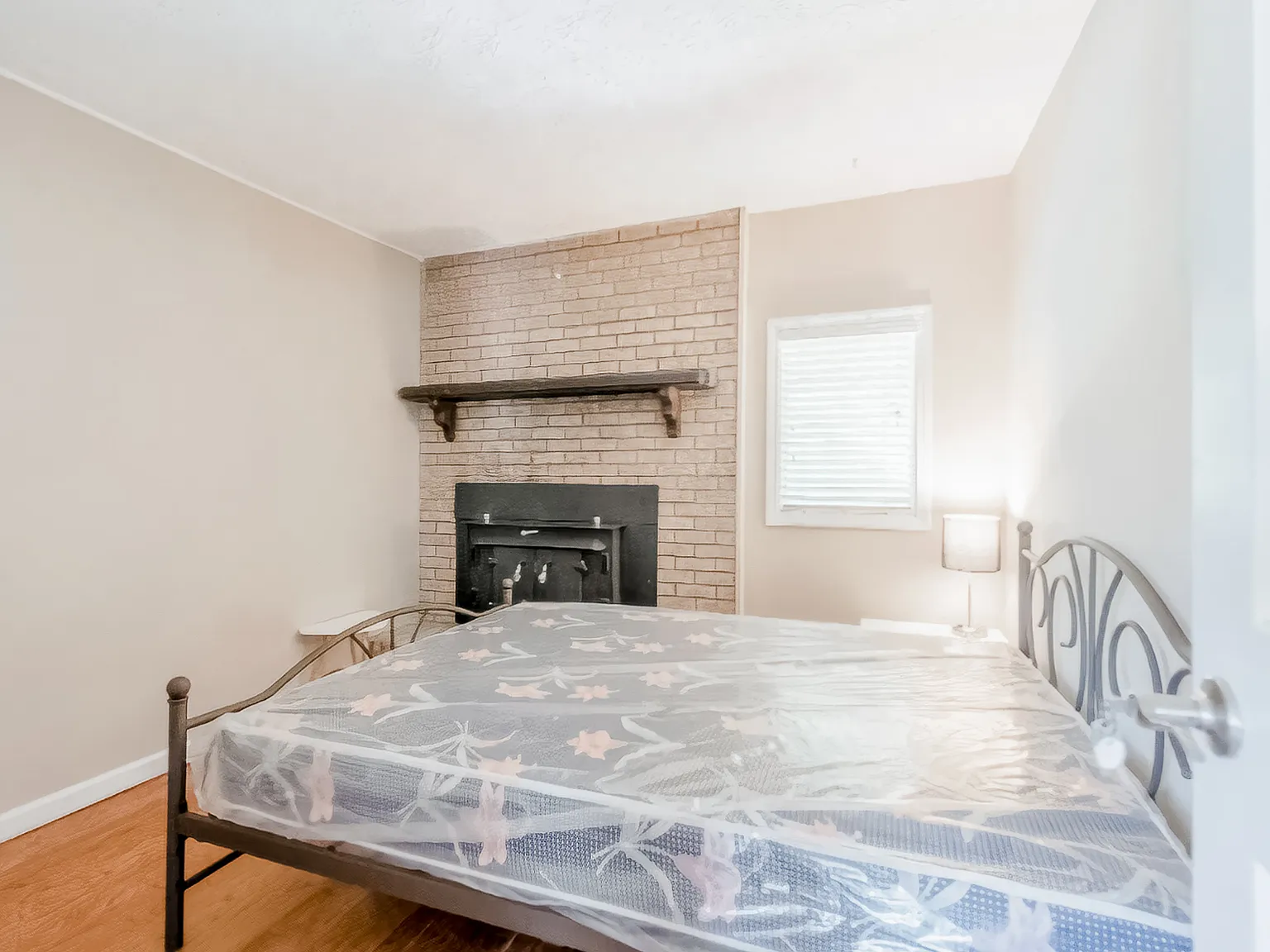 4 bed, 3.0 bath, 2000 sqft, $715 — Photo 1