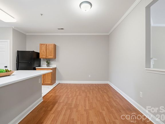 4th image of 21246 Hickory St
