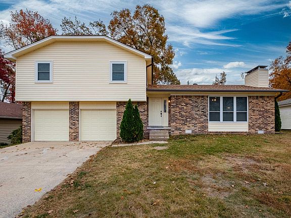 2nd image of 801 Autumnbrook Cir