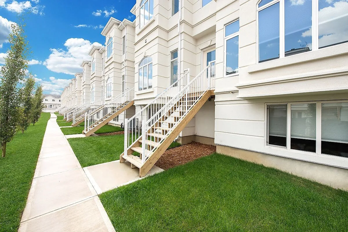 4 bed, 3.5 bath, 1800 sqft, $4,500 — Photo 1
