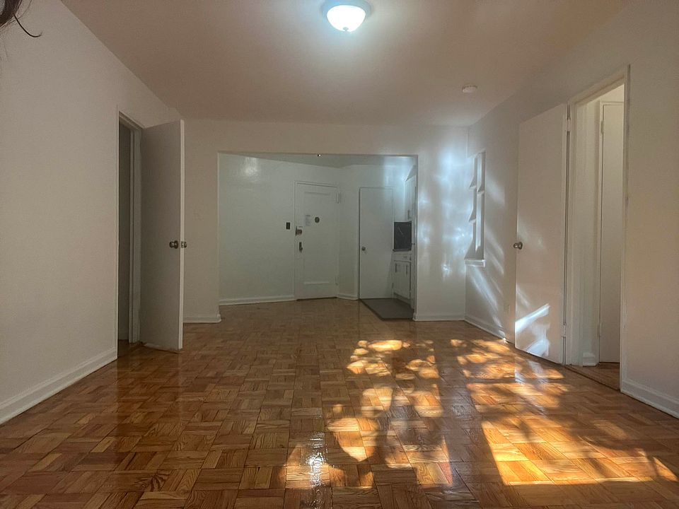 1st image of 5505 Woodside Ave APT 220