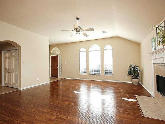 3rd image of 12614 Lake Shore Dr