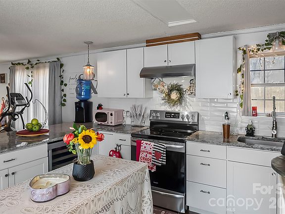 4th image of 1446 Bridlewood Ln