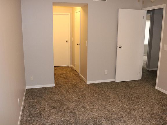 4th image of 8 Glenview Dr
