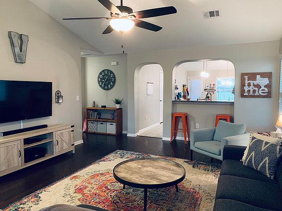 3rd image of 18425 Friendship Hill Dr