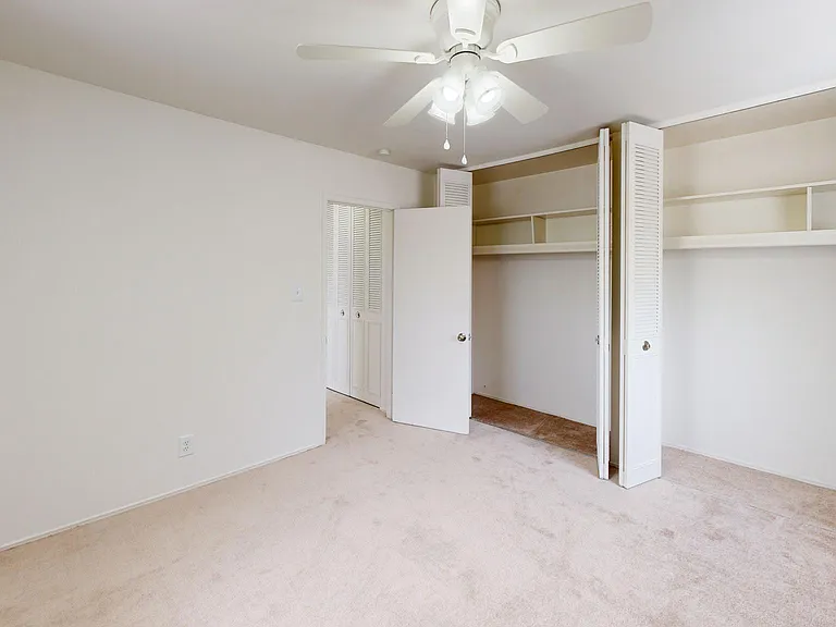 Denway Circle Apartments — Photo 35