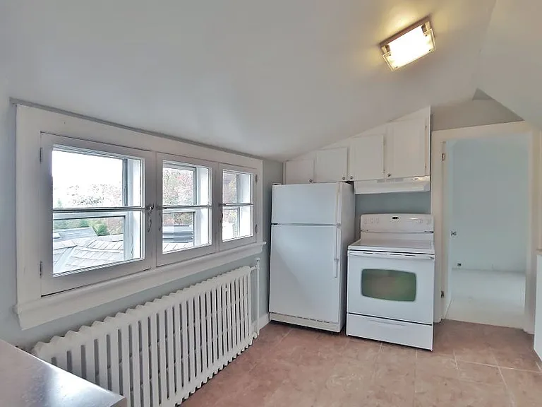 501 Gilmour St #4 — Photo 5