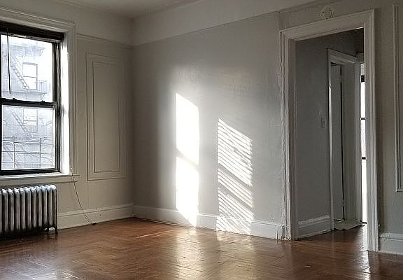 3rd image of 2101 Westbury Ct APT 2E
