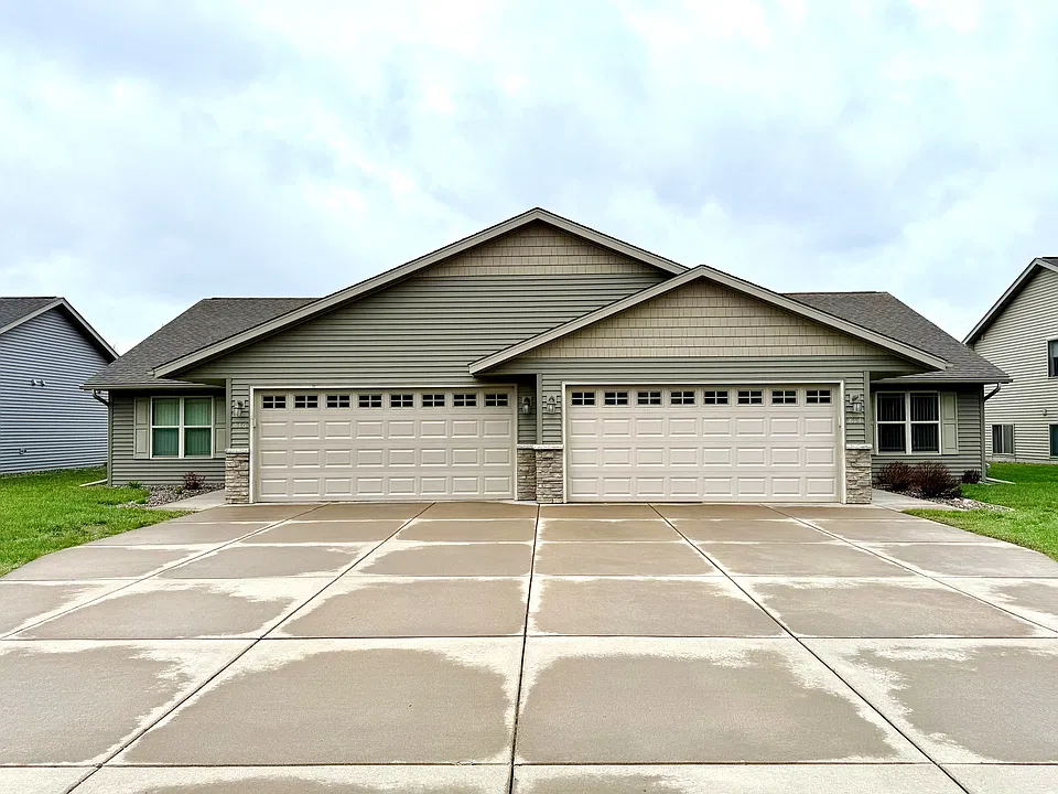 816 W Shorewood Dr