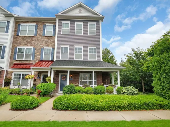 1 Lager Ln, Patchogue, NY 11772