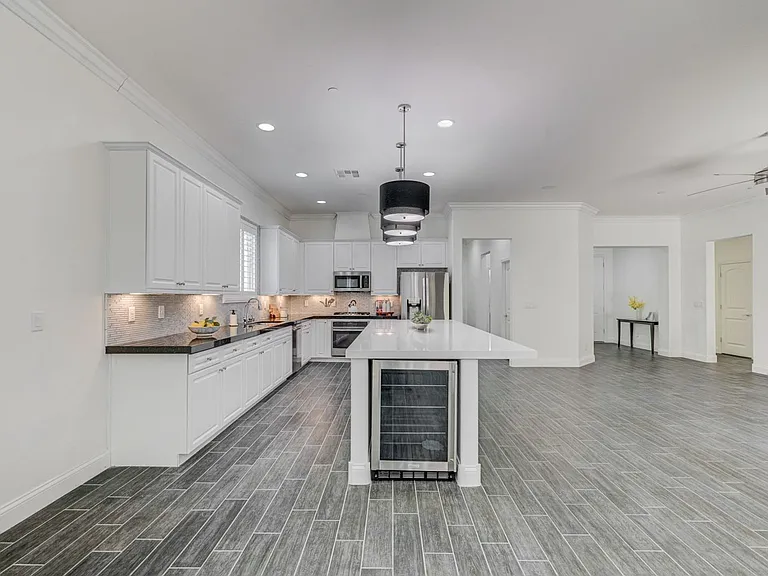933 Everest Peak Ave — Photo 11