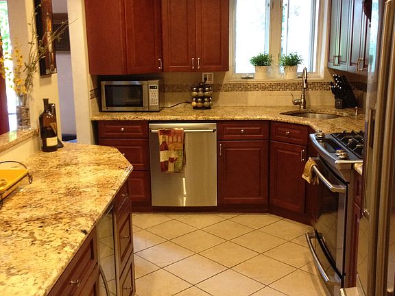5th image of 1076 Allerton Ave