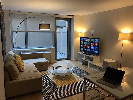 Rented by R New York | media 32