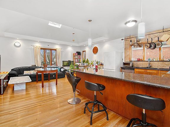 2nd image of 6234 Dieterle Cres
