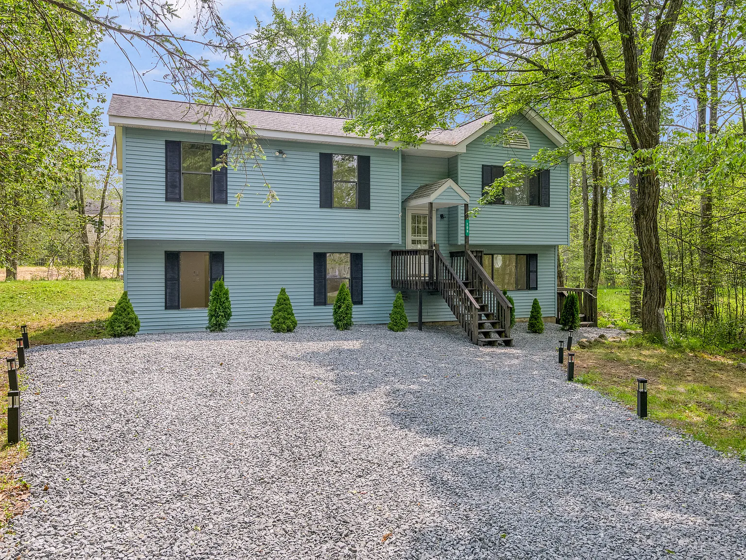 7 bed, 2371 sqft, $3,200 — Photo 2