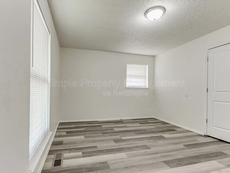704 Pepperdine Ave — Photo 21