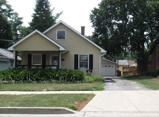 172 S Commonwealth Ave, Elgin, IL 60123