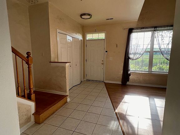 4th image of 1140 Kensington Dr