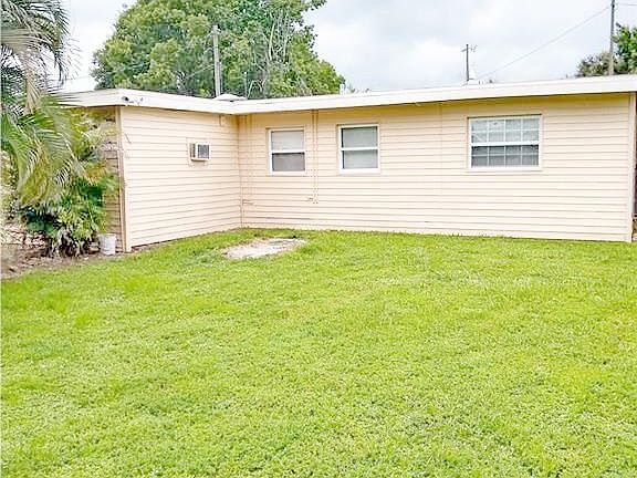 3rd image of 217 Brooks Ct