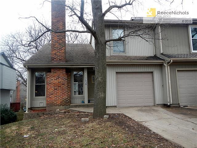 Spacious 1/2 duplex with vinyl siding and new vinyl windows.