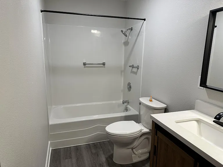 330 E College St — Photo 14