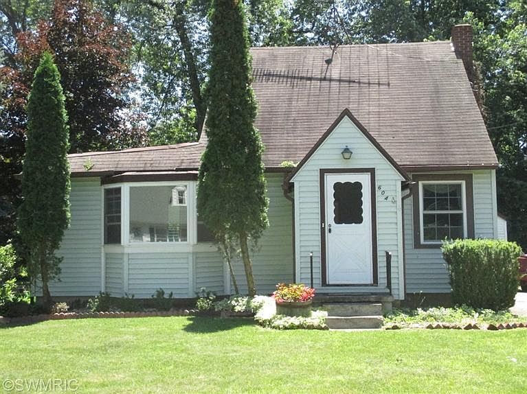 1st image of 604 Drury Ln