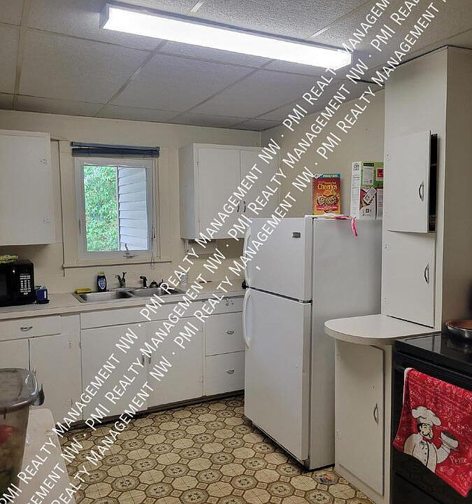 2nd image of 426 2nd Ave E