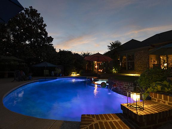 3rd image of 161 Victoria Pl