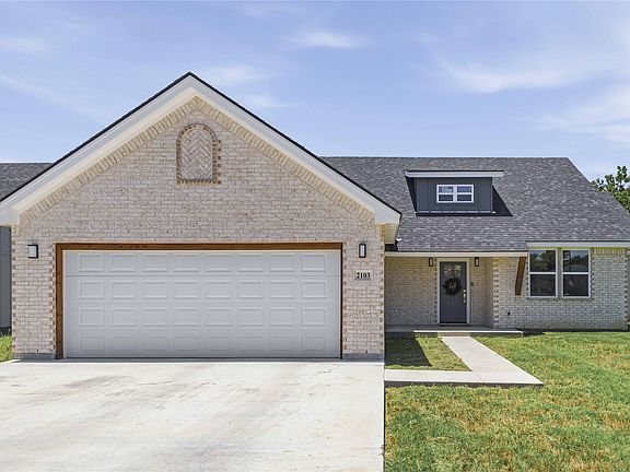 3rd image of 2103 Brooke Ln