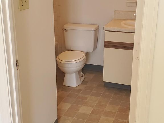 5th image of 853 Washington Ave