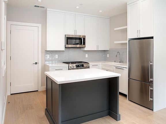 2nd image of 2150A Greenways Dr