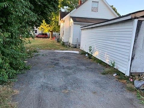 2nd image of 20 E Schiller St