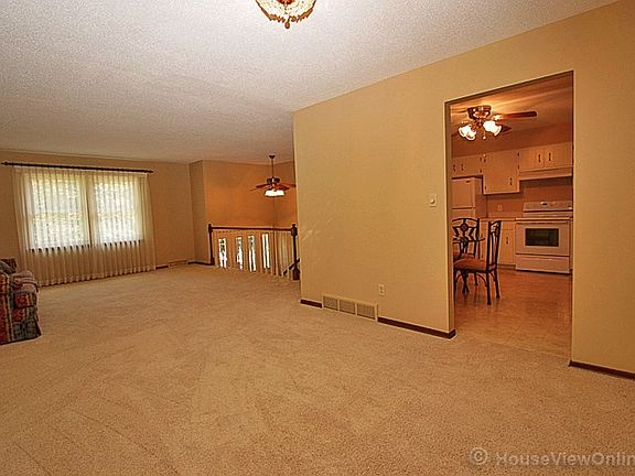 4th image of 1539 Amblewood Dr