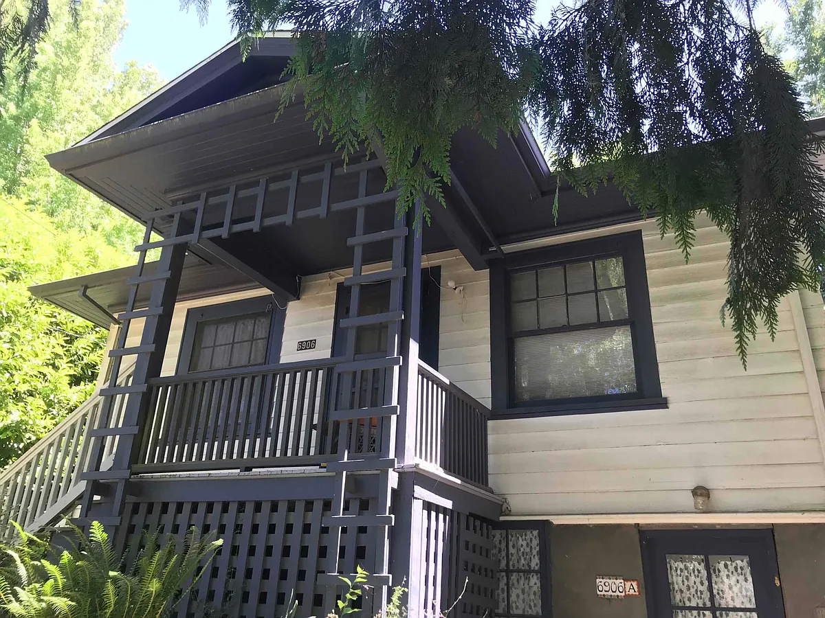Building Photo - 6906A SW 36th Ave