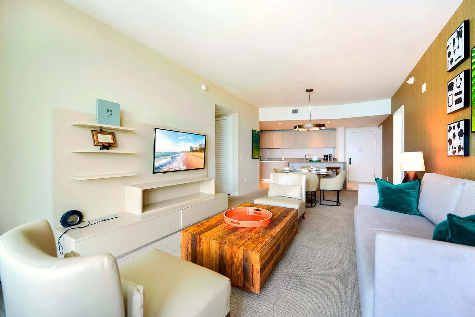 2 bed, 2.0 bath, 1119 sqft, $4,213 — Photo 2